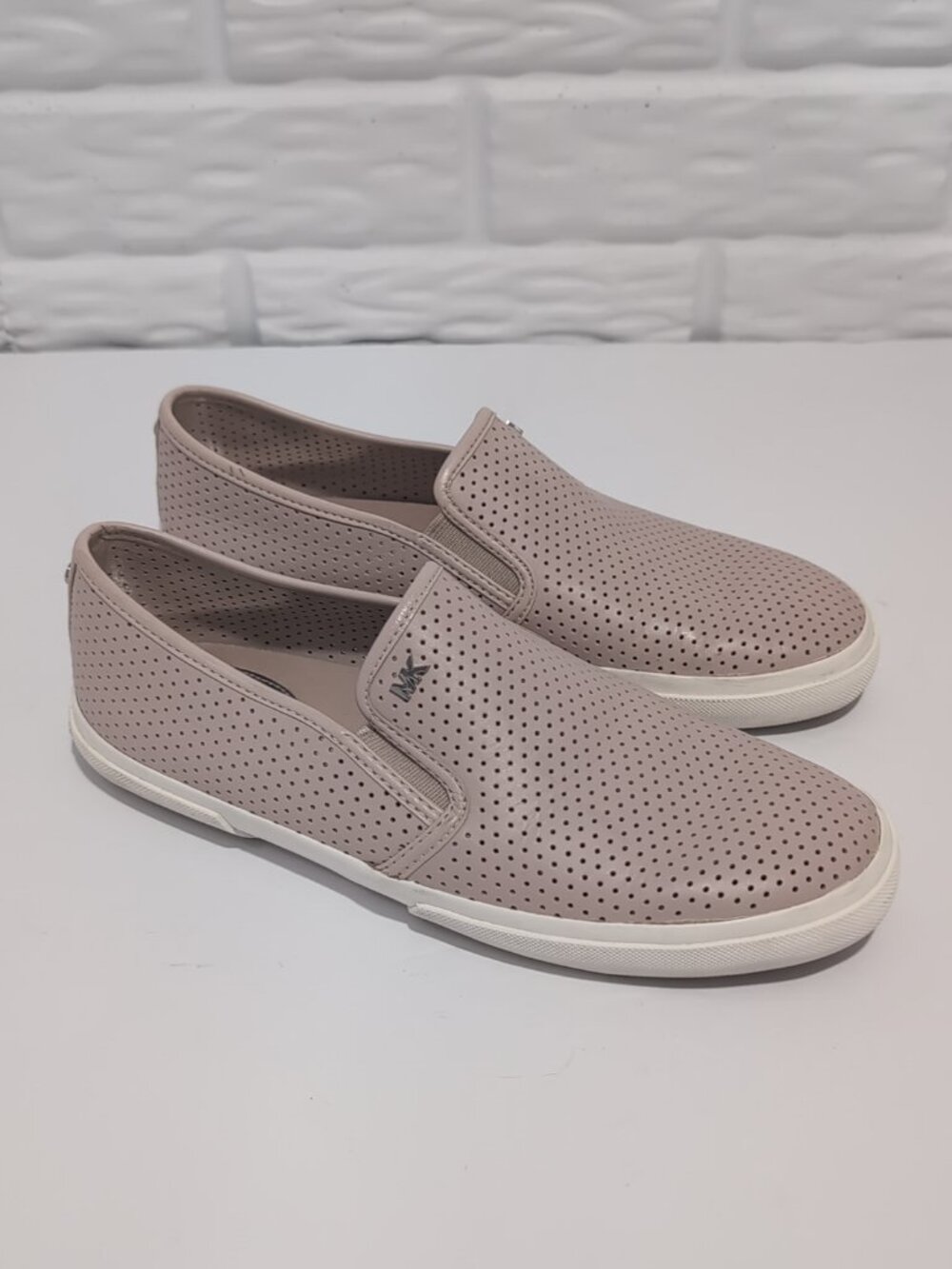 Michael Kors MK Pink Perforated Leather Slip-On Loafers Silver Women's Size 8.5